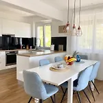 Marta Villa *